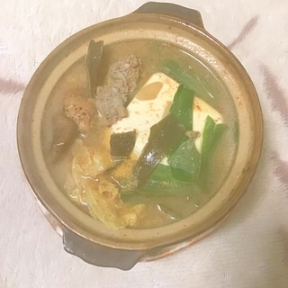 牛肉だんごと九条ネギの豆腐味噌チゲ鍋風。